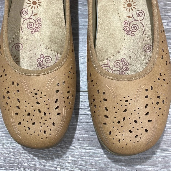 Earth Spirit Gelron 2000 Perforated Ballet Flats Tan 8 - Picture 6 of 14